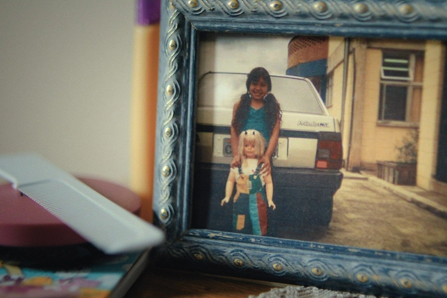 elo-the-hostage-live-on-tv-is-streaming-now