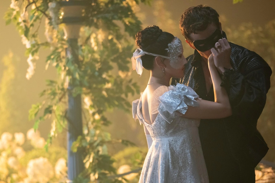 luke-thompson-yerin-ha-face-the-netflix-ix