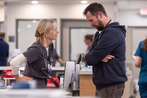 noah-wyle-the-pitt-streaming-now-max