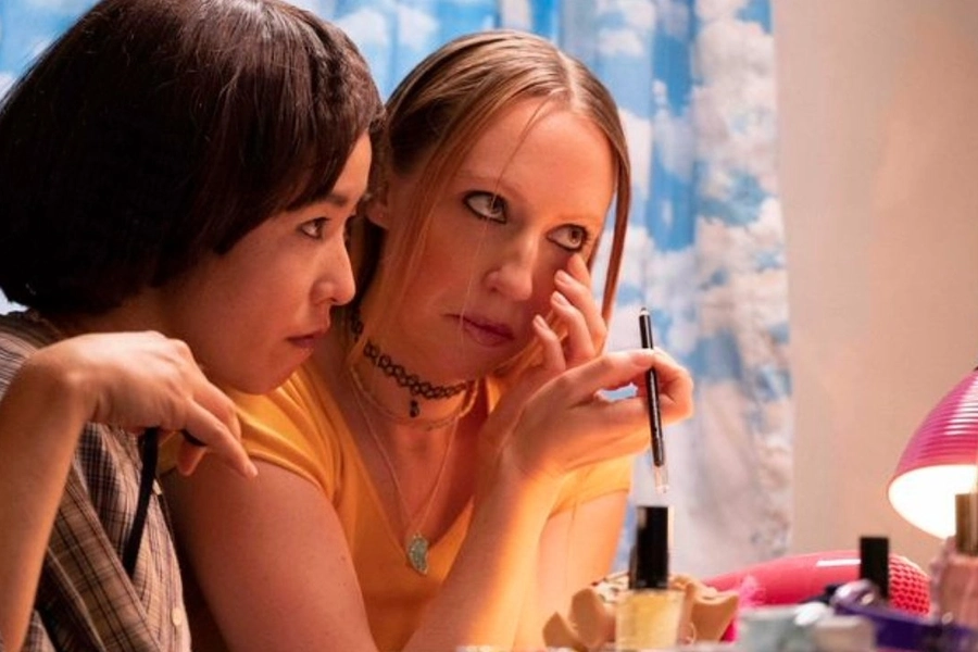 maya-and-anna-pen15-comedy-streaming-hulu