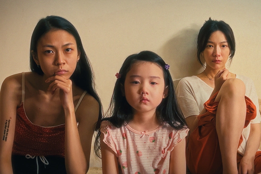 breaking-tradition-left-handed-girl