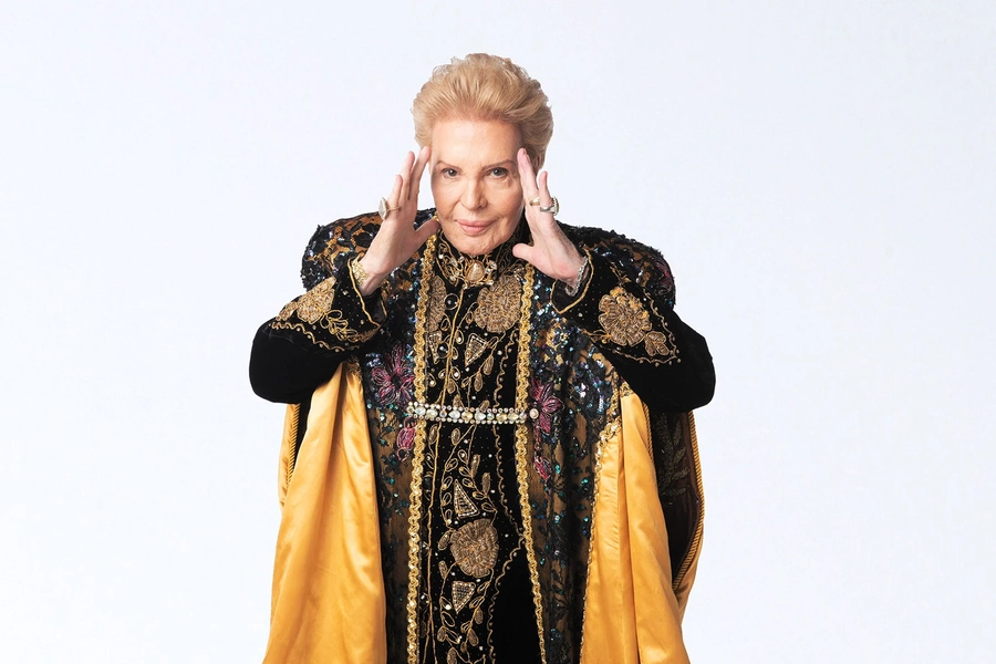 mucho-mucho-amor-the-legend-of-walter-mercado