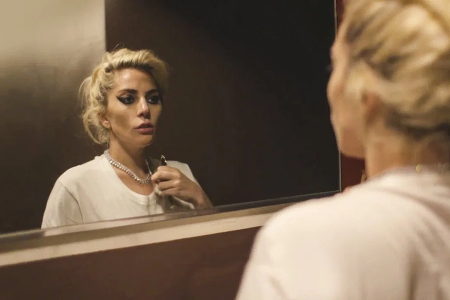 gaga-five-foot-two