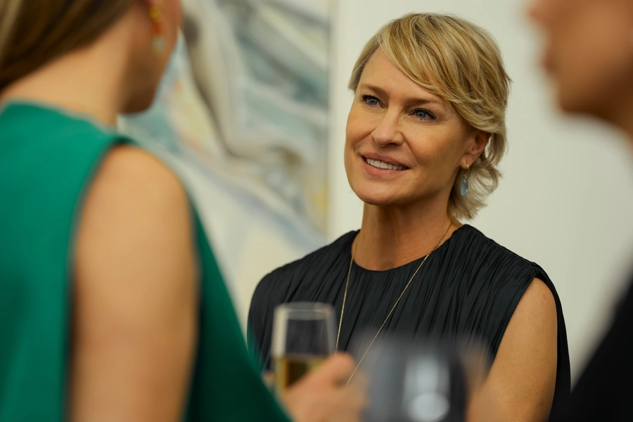 robinwright-oliviacooke-thegirlfriend