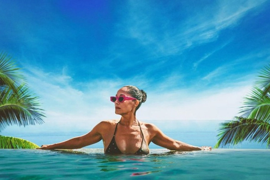 solo-traveling-with-tracee-ellis-ross-on-roku