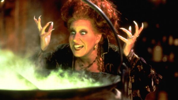 Bette Midler in 'Hocus Pocus', streaming now on Disney+