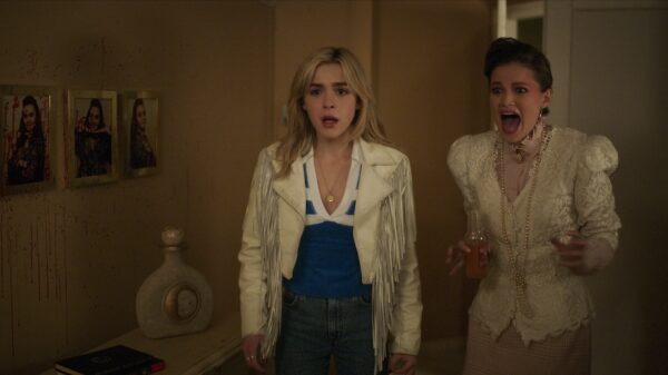 Kiernan Shipka and Olivia Holt in 'Totally Killer'