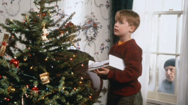 Macaulay Culkin and Joe Pesci in the Christmas classic 'Home Alone'