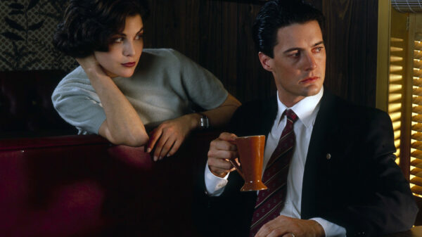 Sherilyn Fenn and Kyle MacLachlan in 'Twin Peaks'