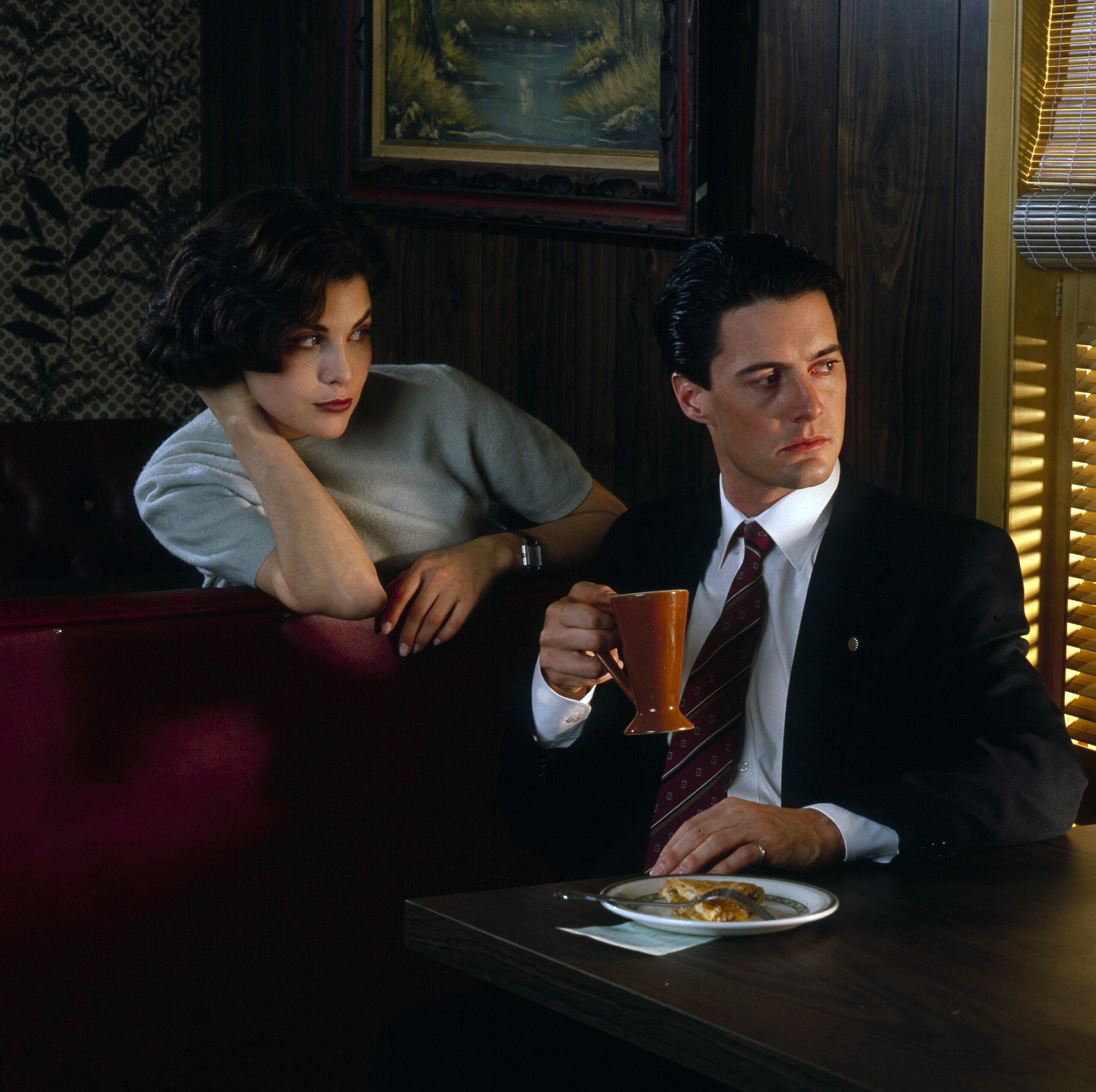 Sherilyn Fenn and Kyle MacLachlan in 'Twin Peaks'