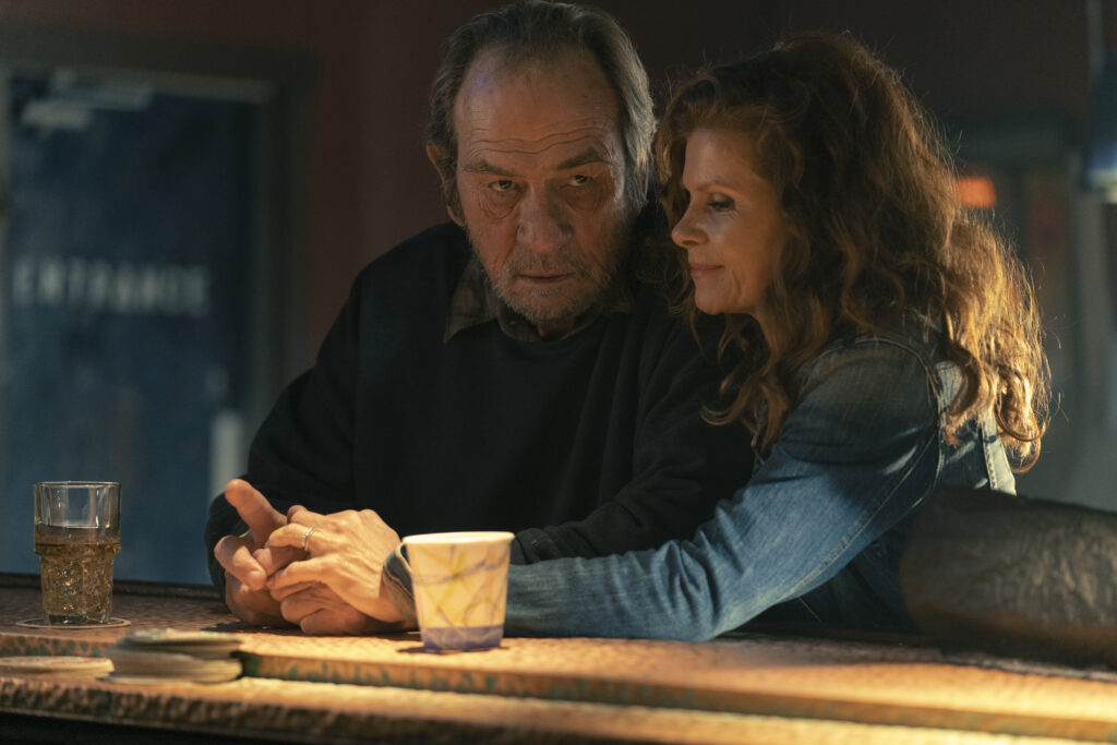 Tommy Lee Jones and Lolita Davidovich in 'Finestkind'