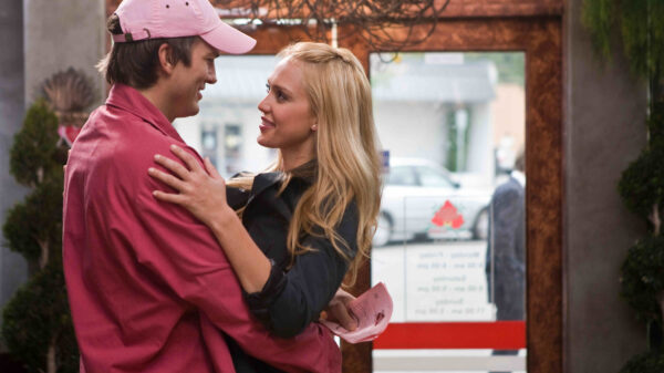 Ashton Kutcher and Jessica Alba in 'Valentine's Day' / Warner Bros.