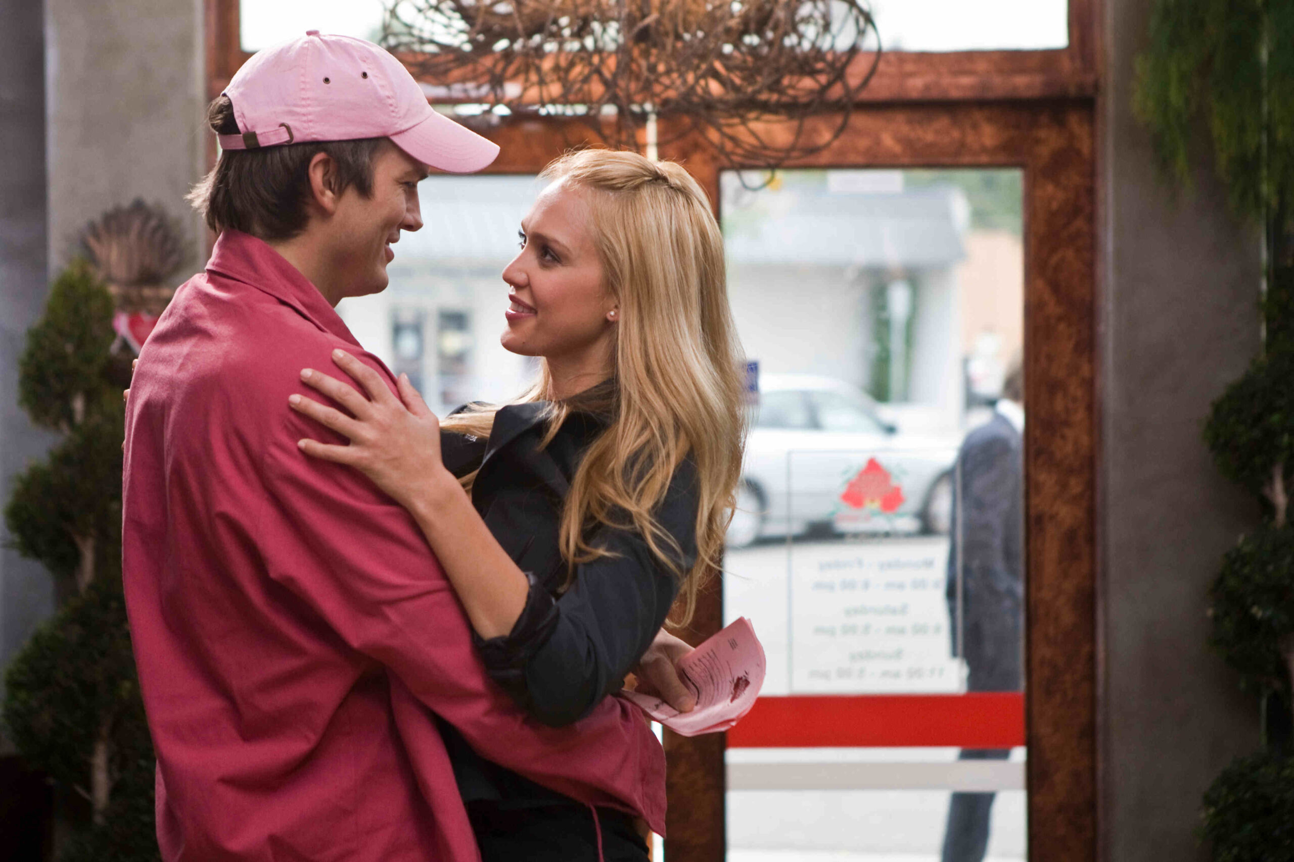 Ashton Kutcher and Jessica Alba in 'Valentine's Day' / Warner Bros.